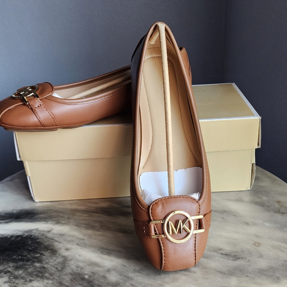MICHAEL Michael Kors Luggage Tracee Moccasin Toe Flat Sz 7.5 with Original Box